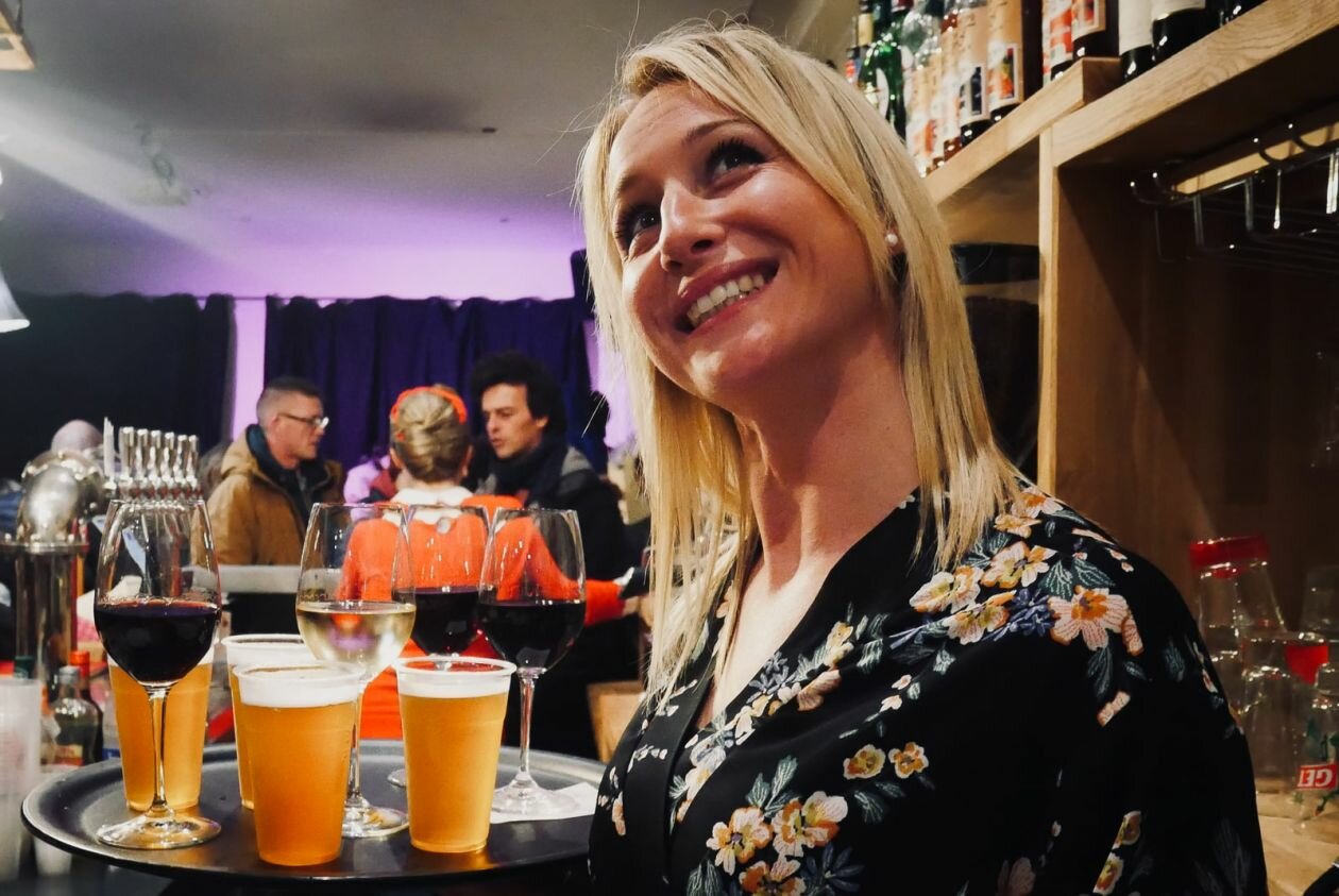 Les sœurs Pinard à Lisieux : bar à vin et à bières. Accueil convivial et festif.