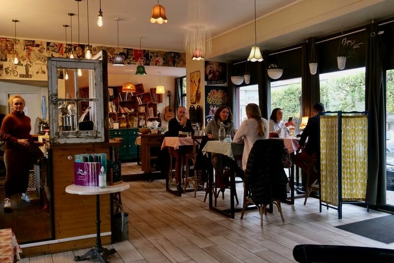Les Sœurs Pinard : brasserie le midi à Lisieux. Cuisine maison avec des produits locaux.