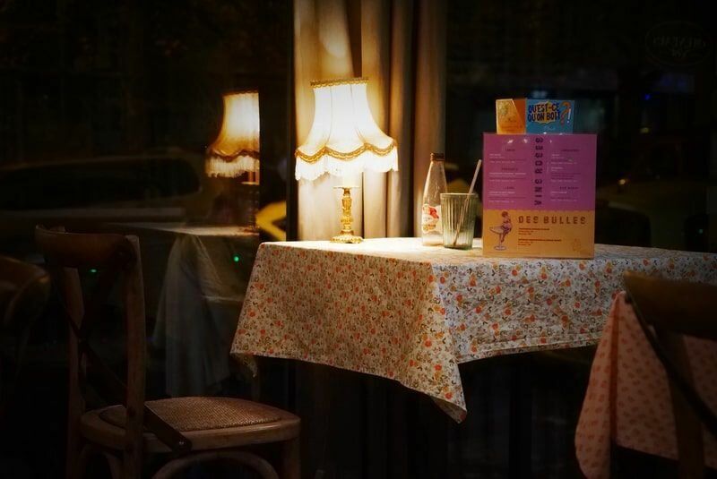 Les sœurs Pinard : bar le soir à Lisieux, chaleureux et festif.